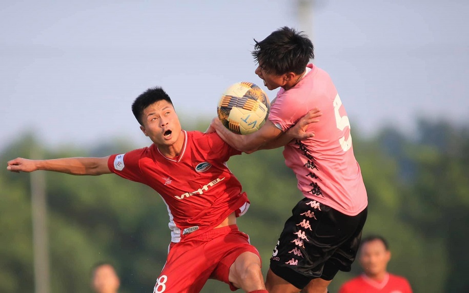 Văn Hậu ra sân trong trận đấu giao hữu của Hà Nội FC
