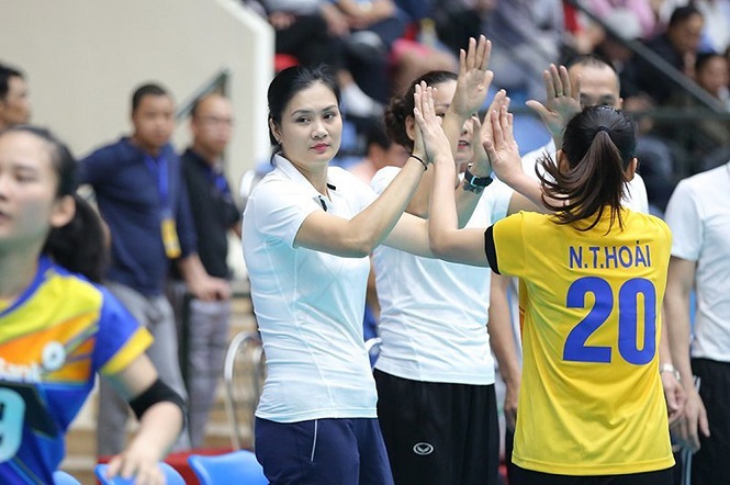 Hoa khôi bóng chuyền Kim Huệ ngày một trẻ ra ở tuổi "không ai ngờ tới"