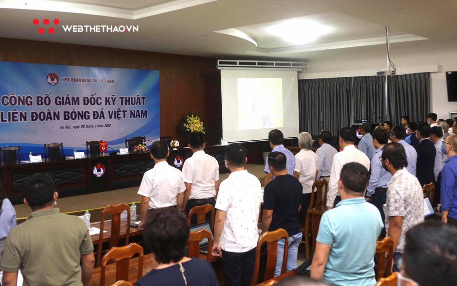 VFF tổ chức mặc niệm HLV Alfred Riedl
