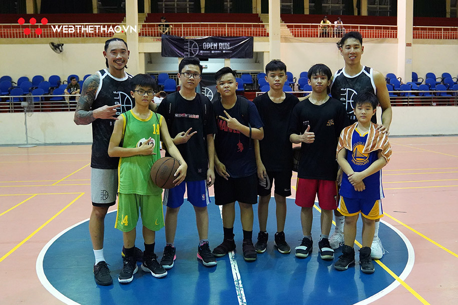 Nhóm fan nhí vượt 20km để chạm trán thần tượng tại Triple D Open Run