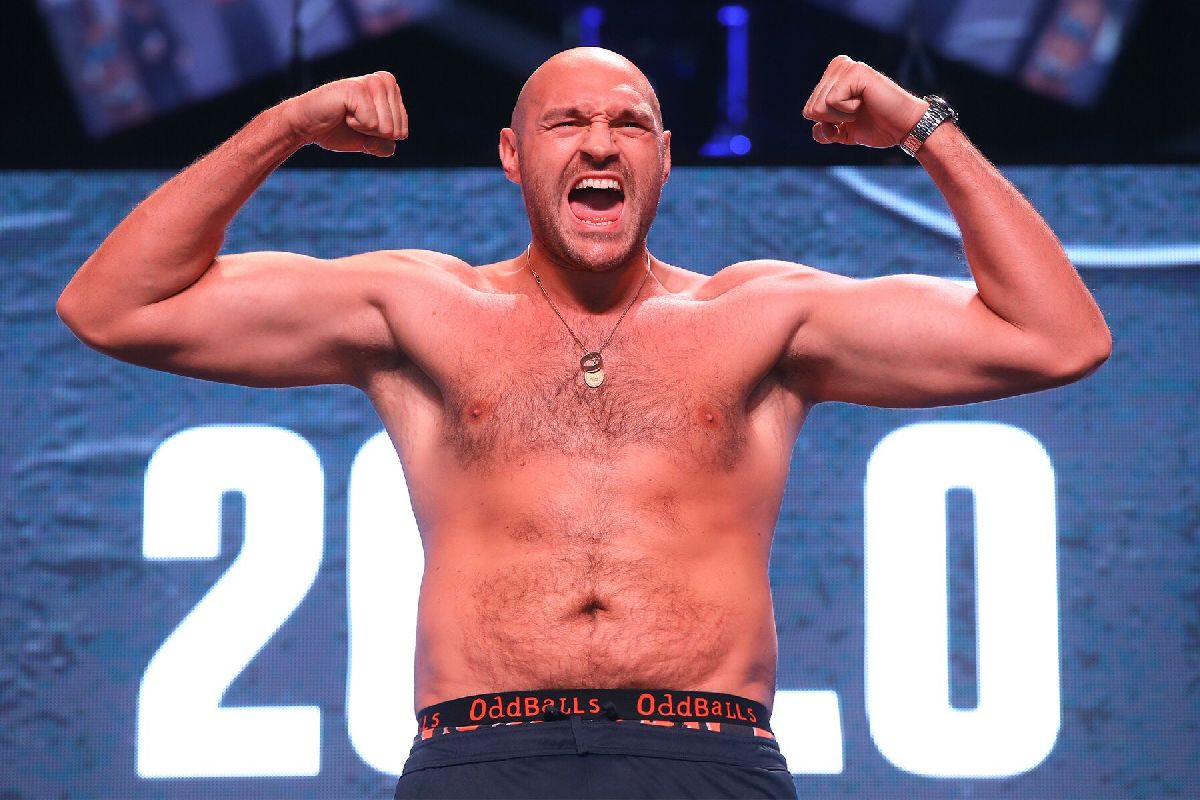 Tyson Fury có khả năng phải bỏ đai để được đấu Joshua