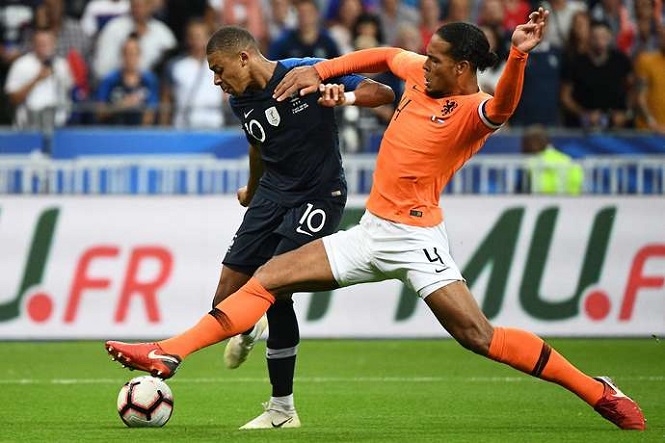 Van Dijk với khoảnh khắc phòng ngự thiên tài trước Mbappe
