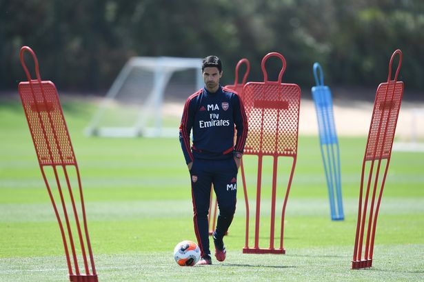 Tin bóng đá 23/5: HLV Arteta trở lại sân tập sau khi đánh bại COVID-19