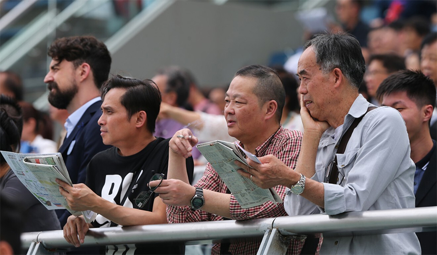 Đua ngựa cứu Hong Kong Trung Quốc thất thu nặng do mất cá cược bóng đá