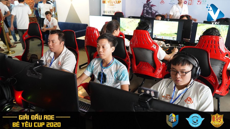 AOE Việt cùng cuộc hành trình vượt cơn bão có 2 màu "Đỏ Đen"