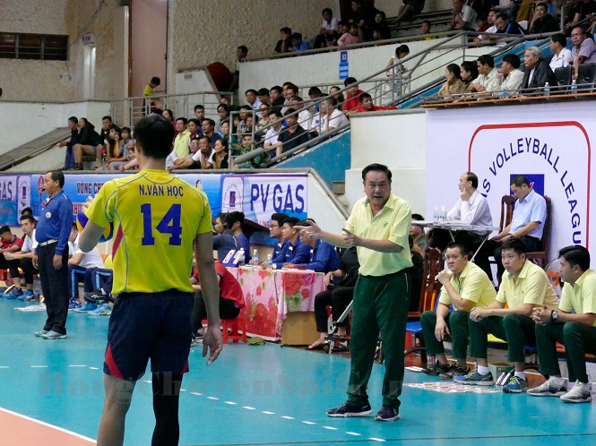 "Phù thủy” Bùi Huy Châm, ông thầy già đứng sau kỳ tích của đội bóng chuyền nam TPHCM