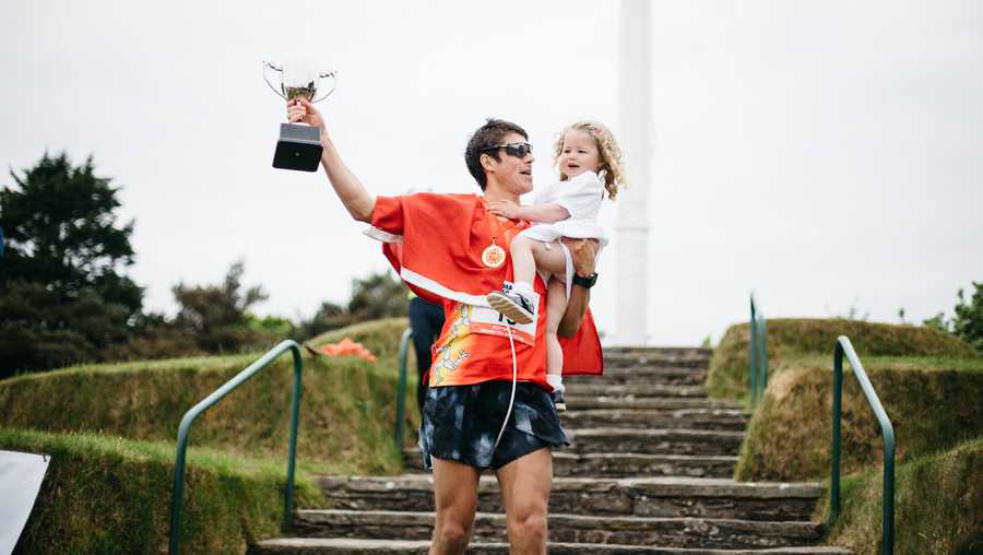 Chạy 19 marathon trong 19 ngày gây quỹ chống COVID-19