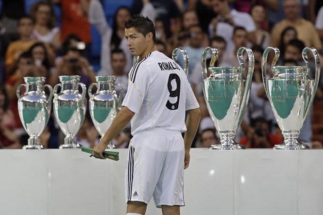 Từ Ronaldo đến Ronaldinho, những ngôi sao “buộc” phải thay đổi số áo