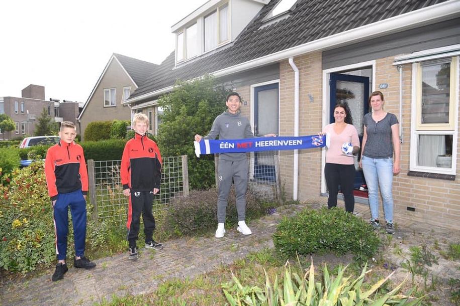 Đoàn Văn Hậu tri ân NHM Heerenveen