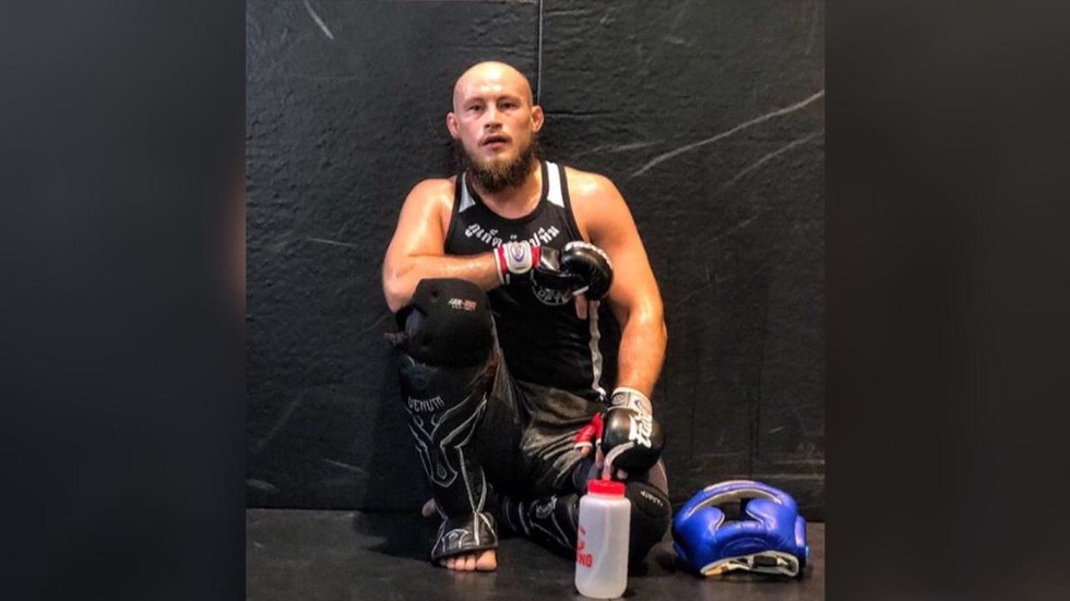 Nhà vô địch MMA Hồi giáo bỏ đai vì không muốn đánh đồng đạo