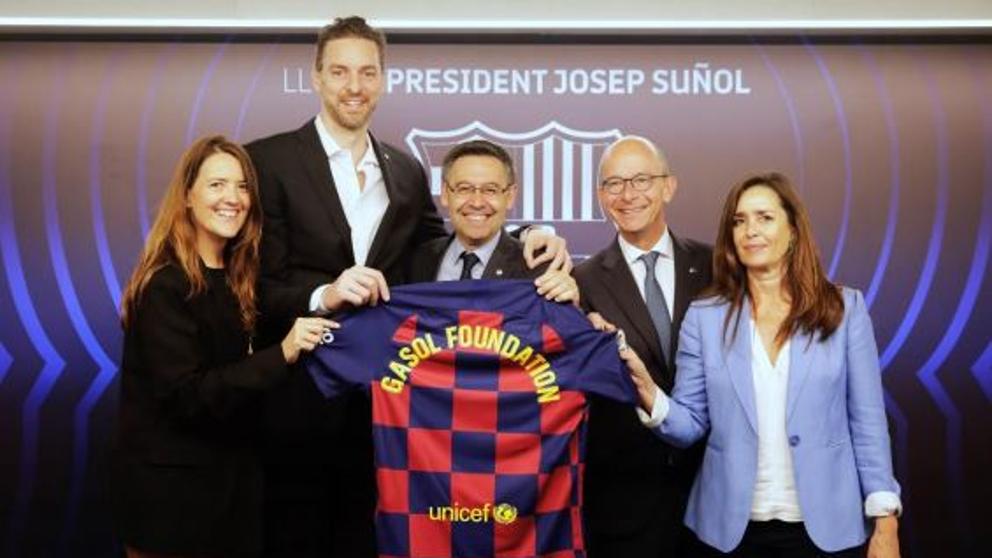 Khoác áo Barcelona, Pau Gasol mang tin buồn tới người hâm mộ NBA