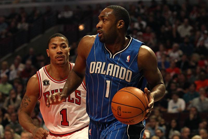 Sự cố hy hữu nhất NBA: Cầu thủ mang súng vào sân đòi xử đồng đội