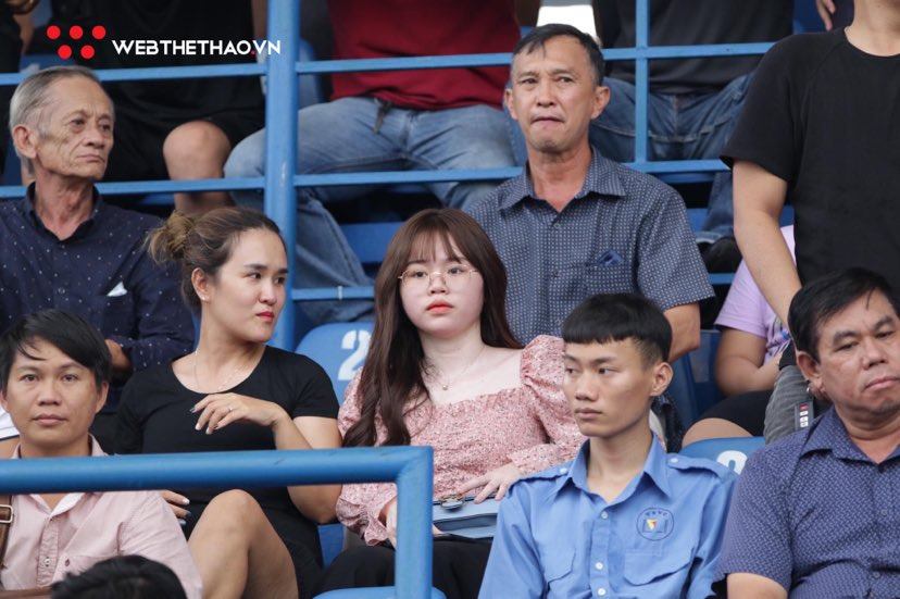 Huỳnh Anh đến Gò Đậu cổ vũ và gửi thông điệp ý nghĩa tới Quang Hải