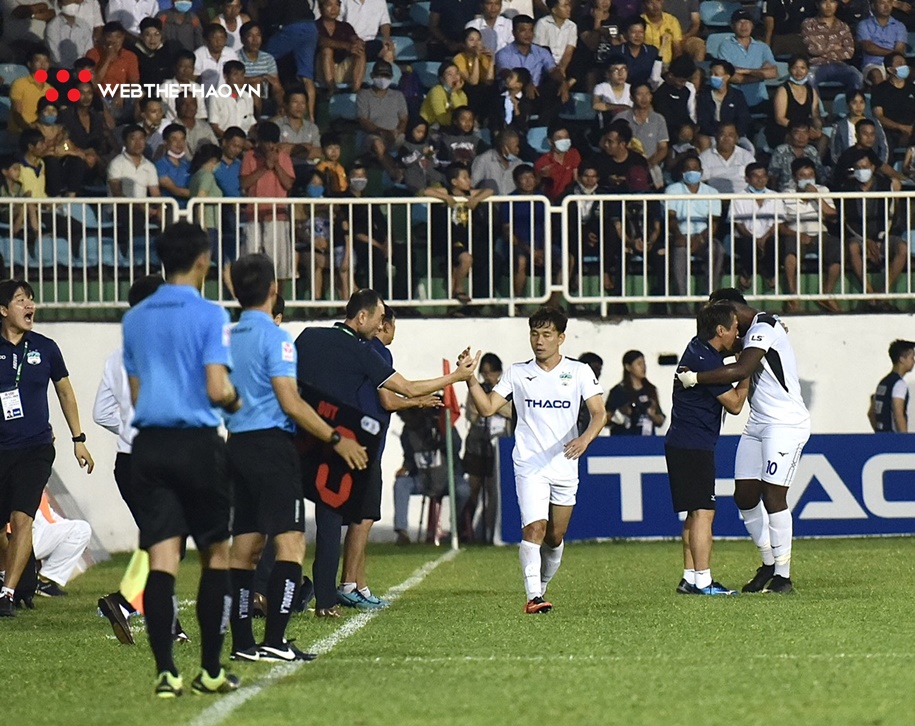 Nhiều HLV trút gánh nặng sau vòng 4 V.League 2020