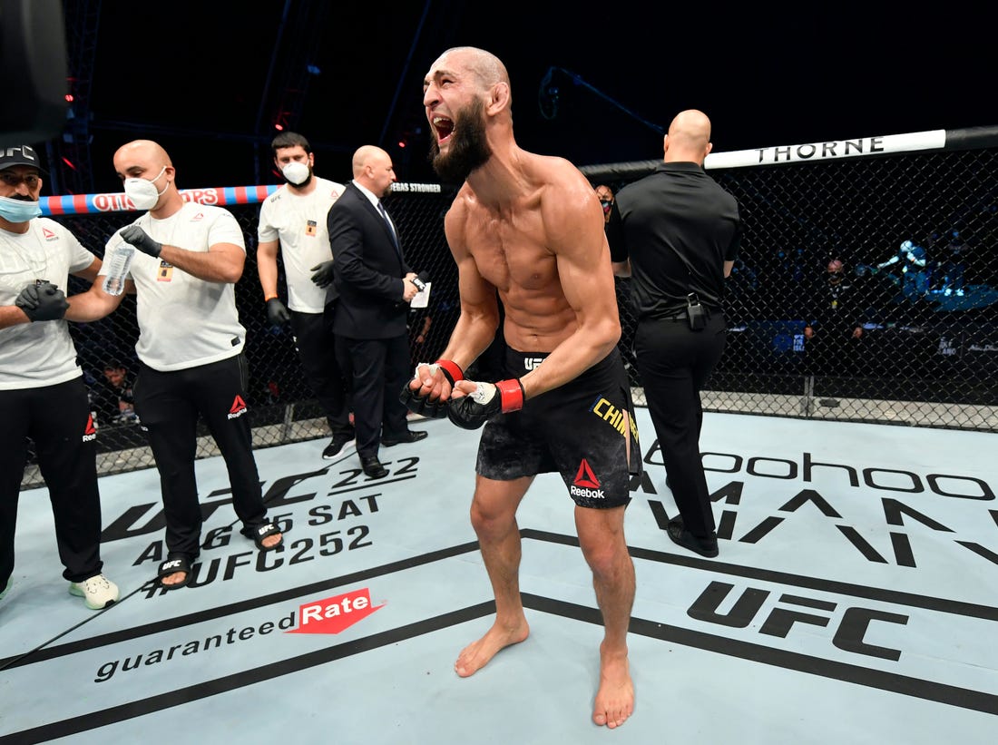 Khamzat Chimaev gọi tên 'con gà' Conor McGregor