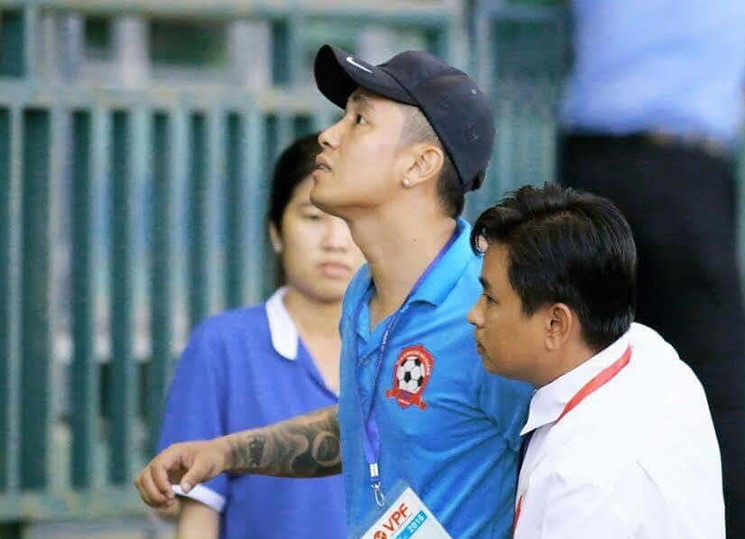 Tay chơi Mạnh “kanu” và sự thật trần trụi vụ va chạm Văn Lâm