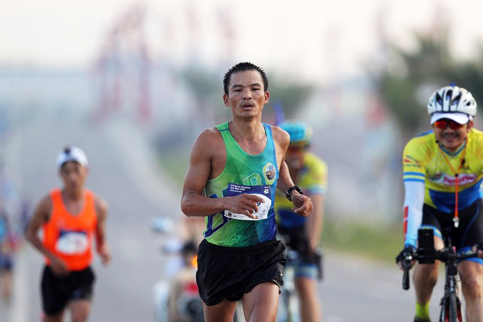 “Dị nhân marathon” Lê Văn Tuấn và cuộc soán ngôi trước các tài năng trẻ “Dị nhân marathon” Lê Văn Tuấn và cuộc soán ngôi trước các tài năng trẻ