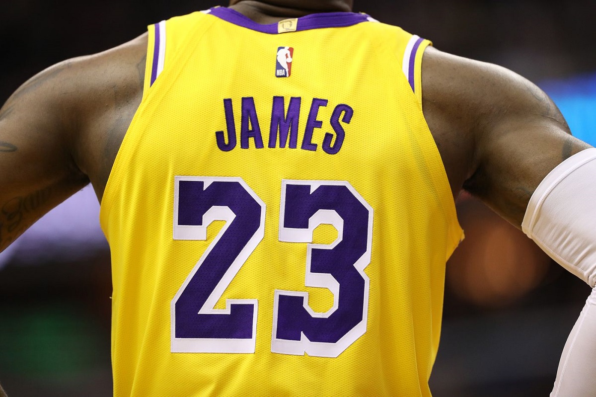 NBA thay đổi thiết kế áo đấu để ủng hộ phong trào sắc tộc