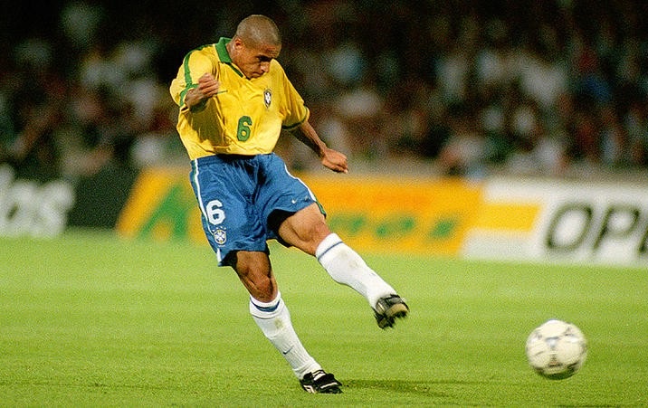 Thực hư chuyện Roberto Carlos bị cấm đá penalty