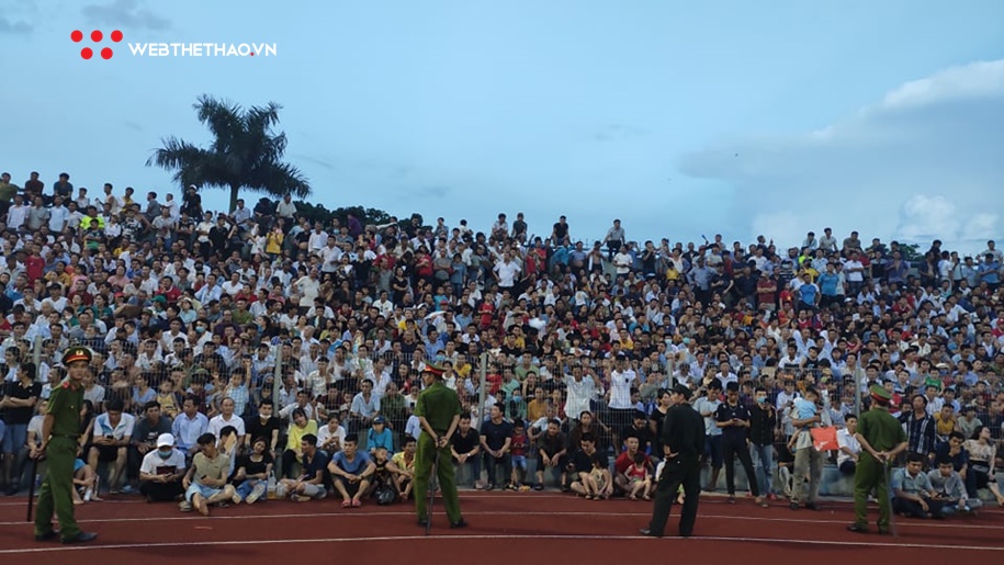 Vì sao vi phạm nghiêm trọng nhưng BTC sân Hà Tĩnh có thể chỉ nhận án phạt nhẹ từ VFF?