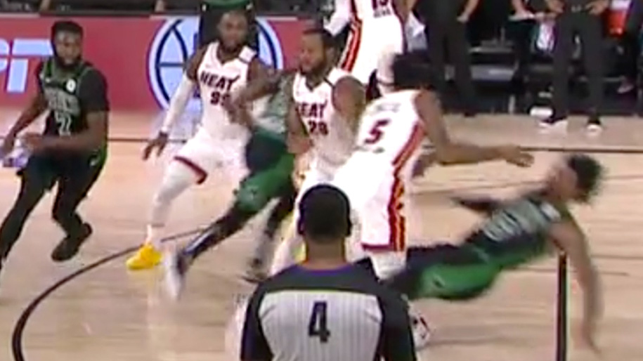 Màn ăn vạ của Marcus Smart đã đưa trận đấu vào OT như thế nào?