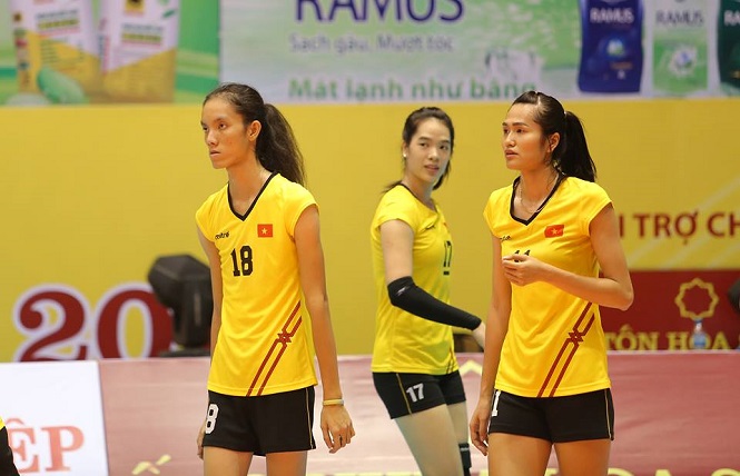 Hai “khủng long” Thanh Thúy và Bích Tuyền đối đầu trong trận tập huấn trước giải