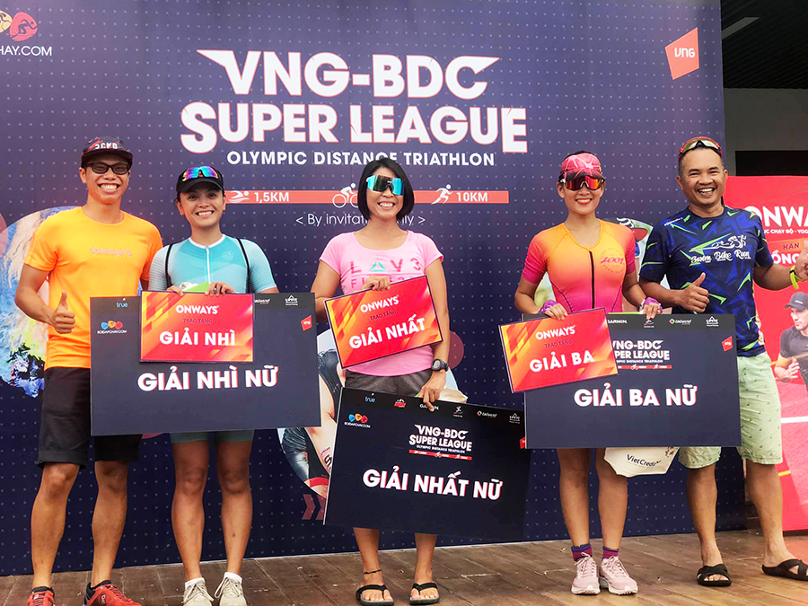 Tuyển thủ triathlon “oanh tạc” giải đấu nội bộ cự ly Olympic