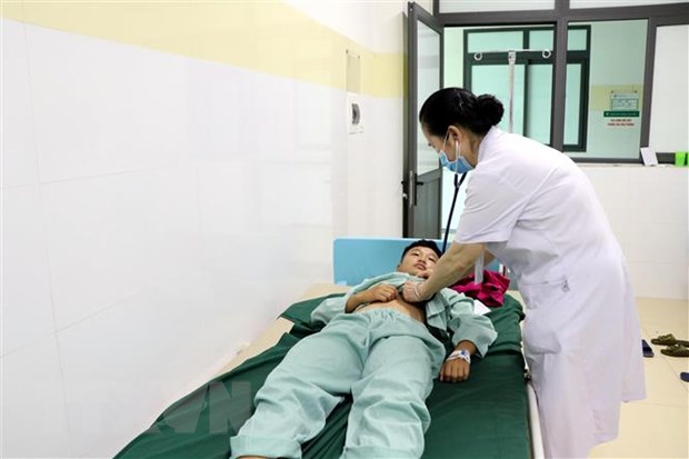 37 VĐV Sơn La nhập viện sau bữa ăn tập thể