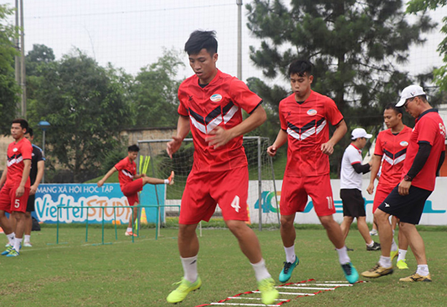 Viettel FC "việt vị" vì mưa lớn tại Sài Gòn