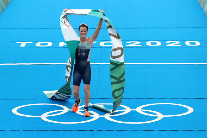 HCV Olympic lịch sử của c&ocirc; g&aacute;i triathlon cho h&ograve;n đảo 