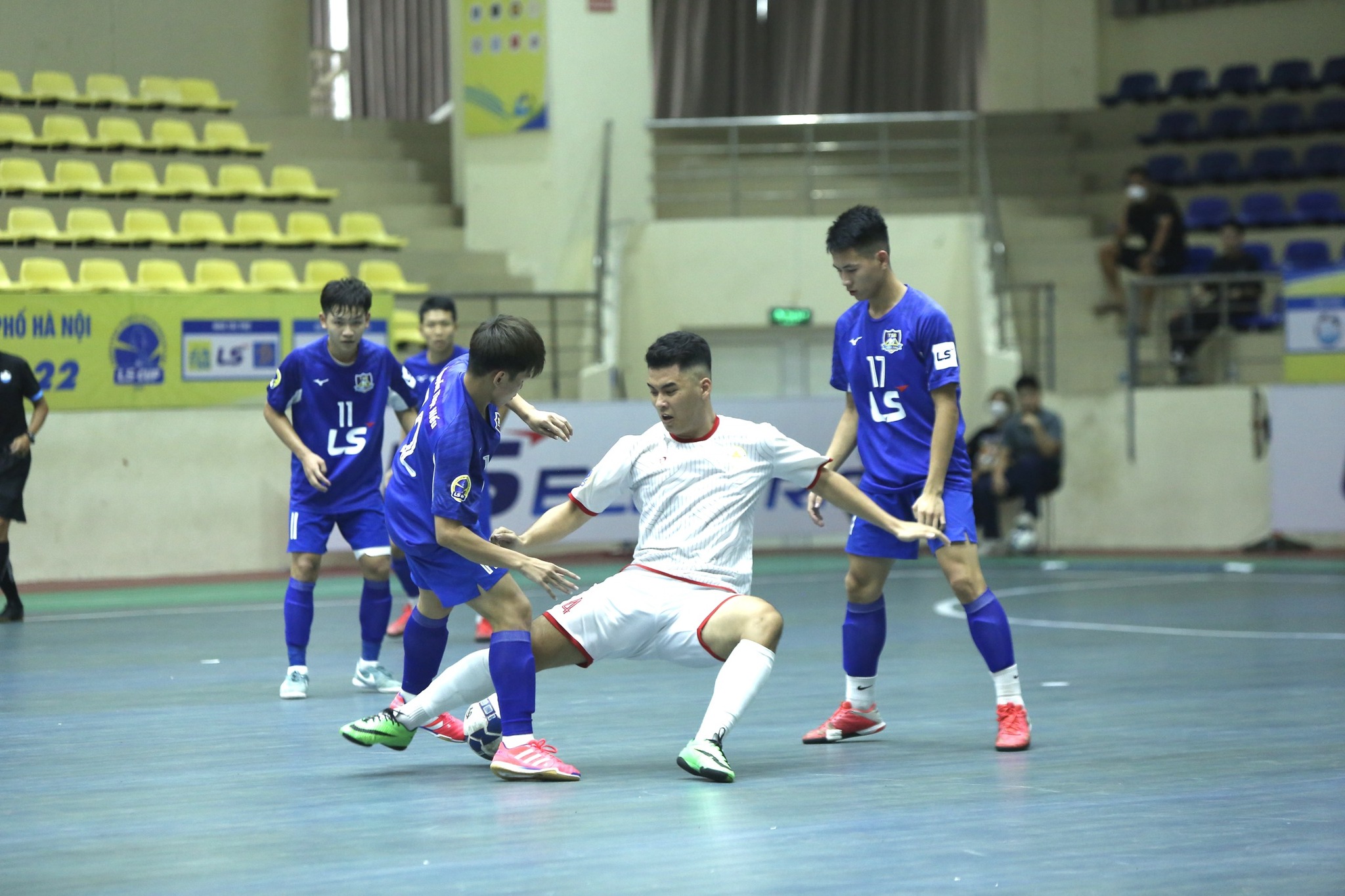 Trẻ Thái Sơn Bắc và Minh Quang Auto thắng đậm tại giải futsal vô địch thành phố Hà Nội 2022