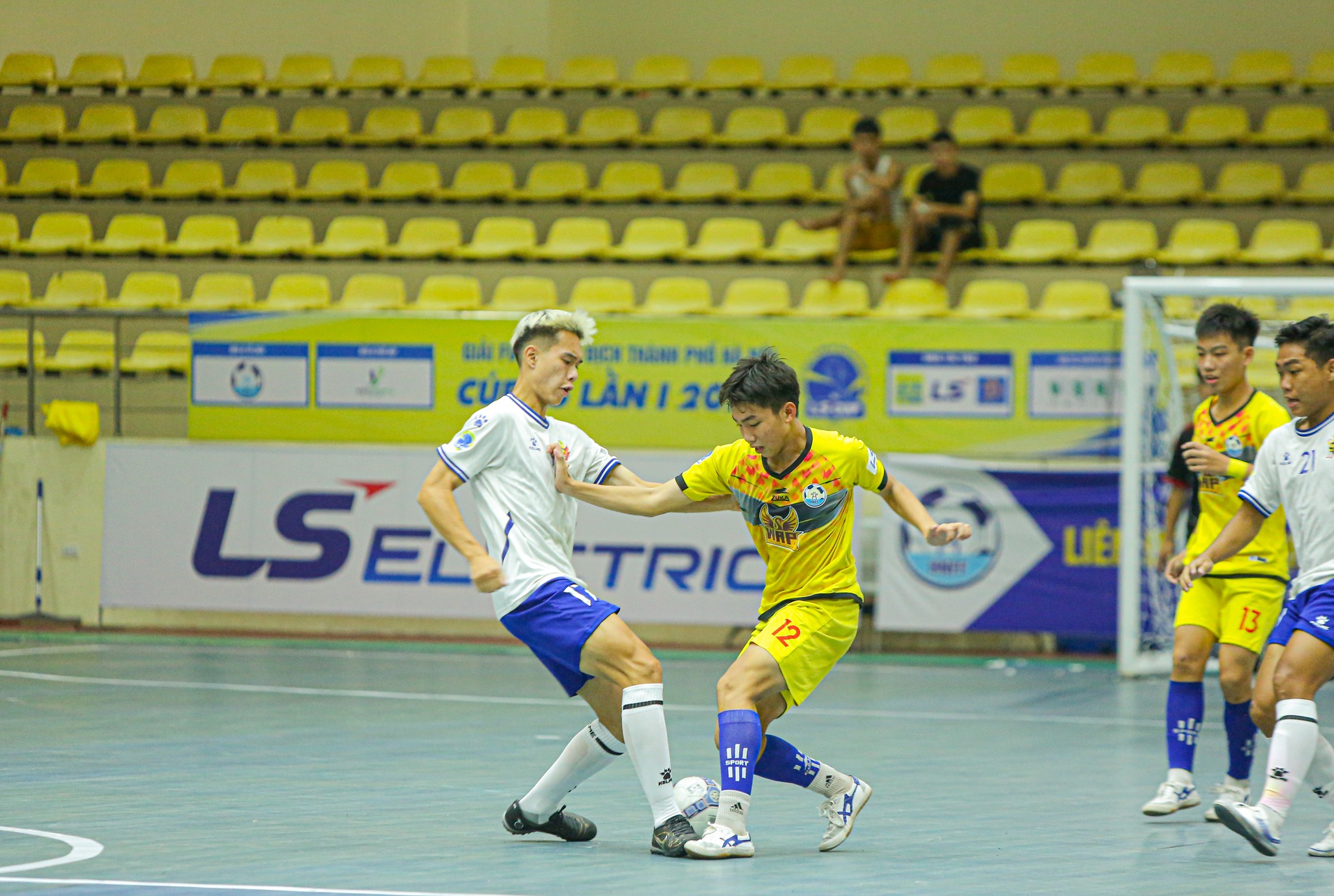 Kịch tính cuộc đua giành tấm vé cuối cùng vào bán kết giải futsal vô địch thành phố Hà Nội 2022
