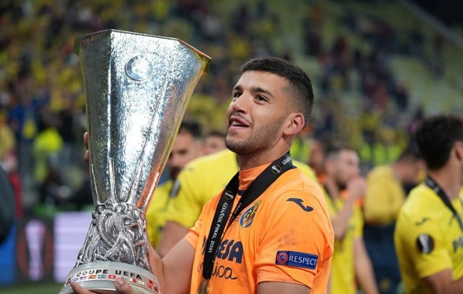 Thủ môn Rulli khiến MU ôm hận từng cản phá phạt đền của Ronaldo