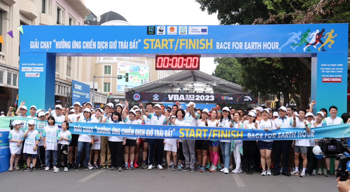 Hưởng ứng Chiến dịch Giờ Trái đất năm 2024 bằng chạy bộ