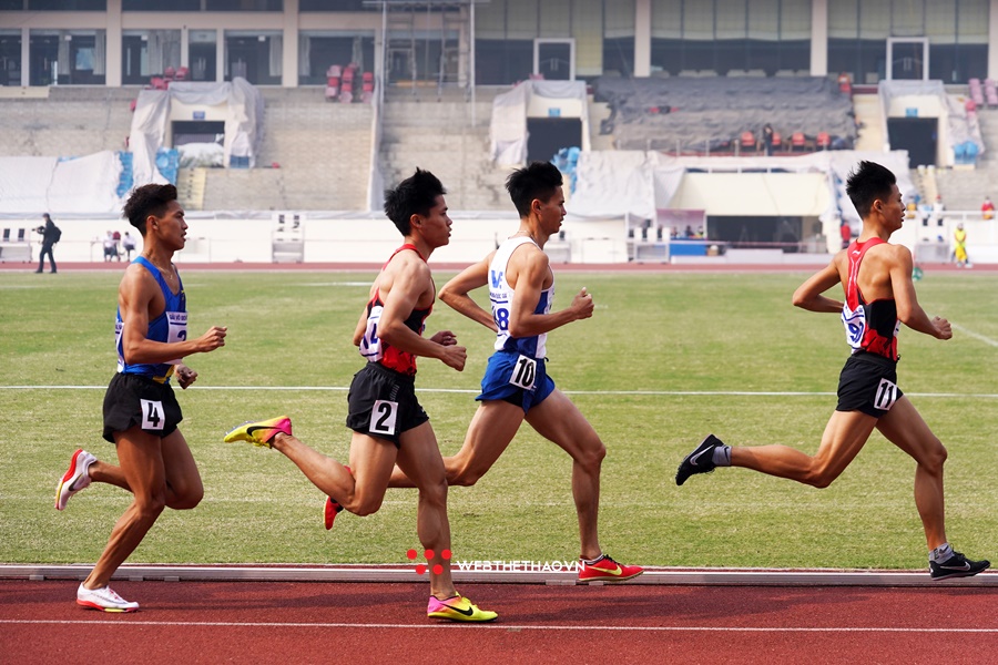 Quy định mới về giày đinh thi đấu điền kinh ban hành năm 2022