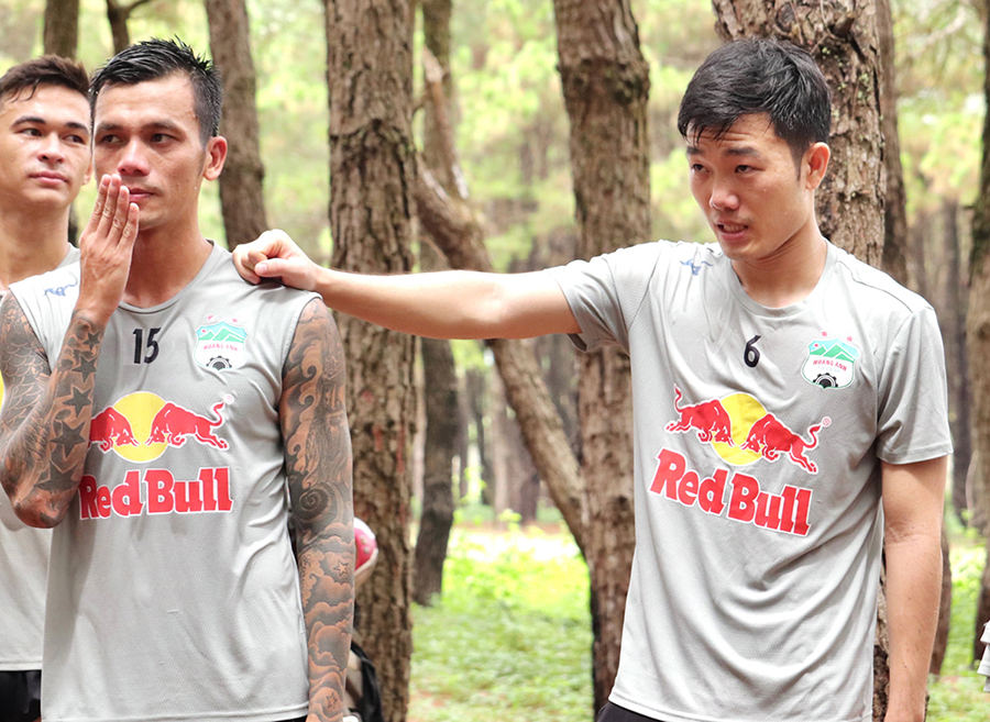 V.League chưa hẹn ngày trở lại, Kiatisuk vẫn nhồi thể lực cầu thủ HAGL