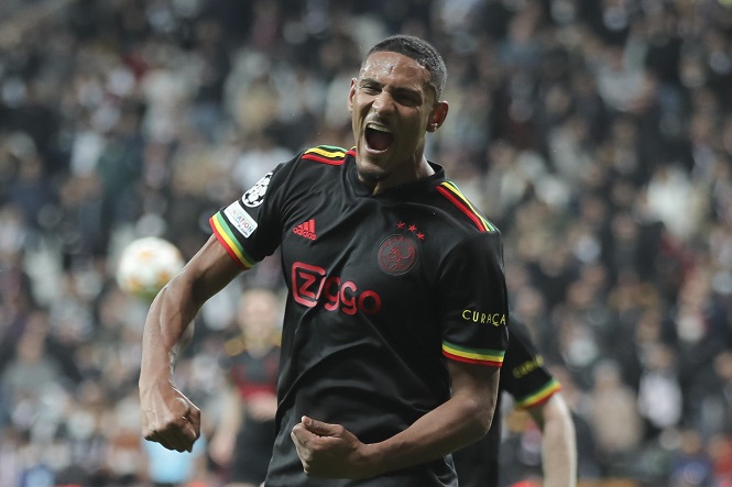 Danh s&aacute;ch ghi b&agrave;n Champions League 2021/22: Haller bứt khỏi Lewandowski