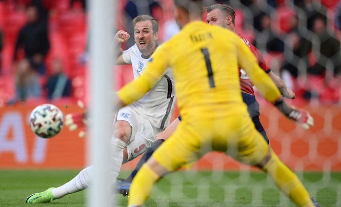 Harry Kane lại g&acirc;y thất vọng với cơ hội bị bỏ lỡ kh&oacute; tin