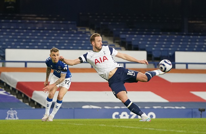 Harry Kane đi v&agrave;o lịch sử Ngoại hạng Anh bằng c&uacute; đ&uacute;p đặc biệt