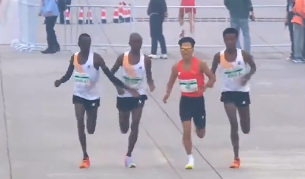 Dàn xếp lộ liễu để VĐV từng giành HCV marathon Asian Games về nhất giải chạy 21km ở Bắc Kinh Dàn xếp lộ liễu để VĐV từng giành HCV marathon Asian Games về nhất giải chạy 21km ở Bắc Kinh