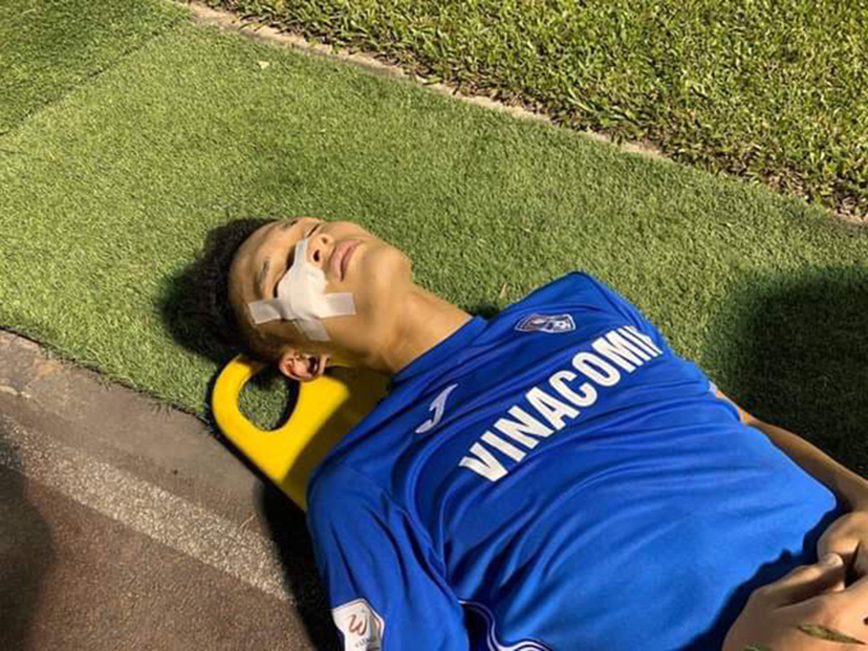 Bạo lực sân cỏ V.League gia tăng, VPF hành động ra sao?