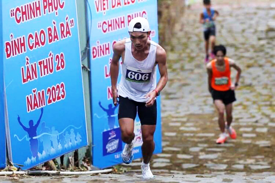 Quán quân marathon SEA Games Hoàng Nguyên Thanh “gác giày” đón Tết Quý Mão Quán quân marathon SEA Games Hoàng Nguyên Thanh “gác giày” đón Tết Quý Mão