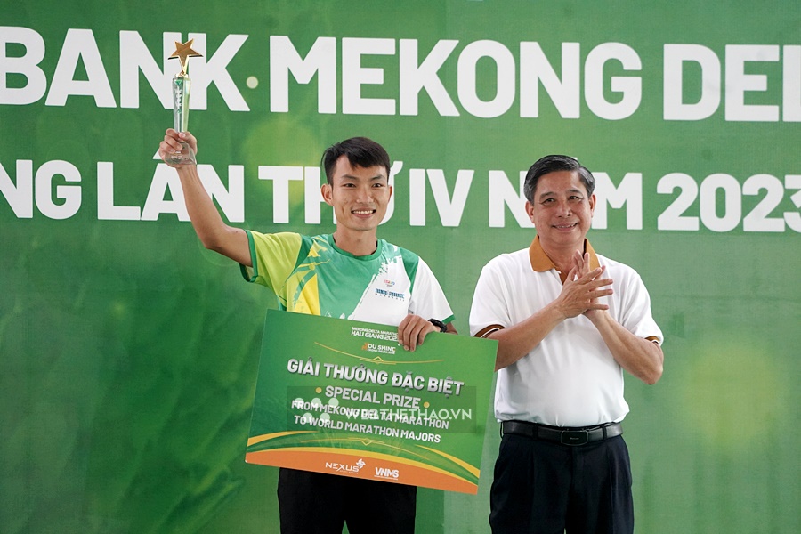 Ho&agrave;ng Nguy&ecirc;n Thanh th&acirc;u t&oacute;m to&agrave;n bộ giải thưởng si&ecirc;u khủng của Vietcombank Mekong Delta Marathon 2023