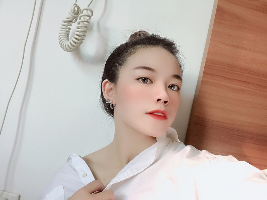 Nét đối lập mạnh mẽ nhưng đầy nữ tính của hot girl vô địch SEA Games Hồng Thanh