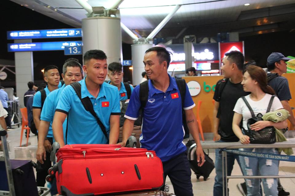 Chùm ảnh futsal Việt Nam trước khi lên máy bay đi tập huấn lấy vé dự World Cup 2020