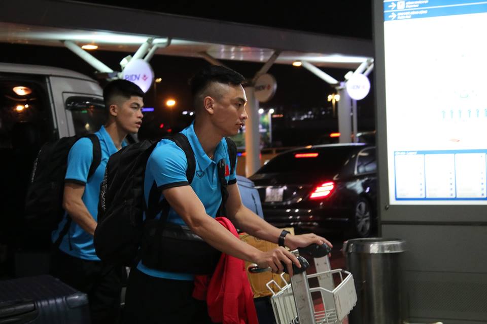 Chùm ảnh futsal Việt Nam trước khi lên máy bay đi tập huấn lấy vé dự World Cup 2020