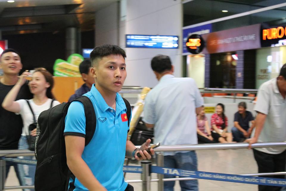 Chùm ảnh futsal Việt Nam trước khi lên máy bay đi tập huấn lấy vé dự World Cup 2020