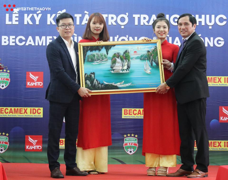 Học trò thầy Park bảnh bao trong ngày đội nhà ra mắt áo đấu