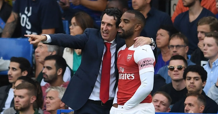 Động thái này cho thấy Lacazette đang thắc mắc với chiến thuật của chiến thuật của HLV Unal Emery