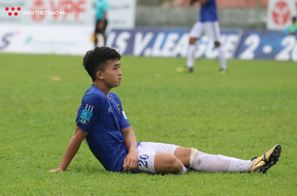Danh Trung chấn thương sau khi giúp Huế đánh bại chủ nhà Đồng Tháp